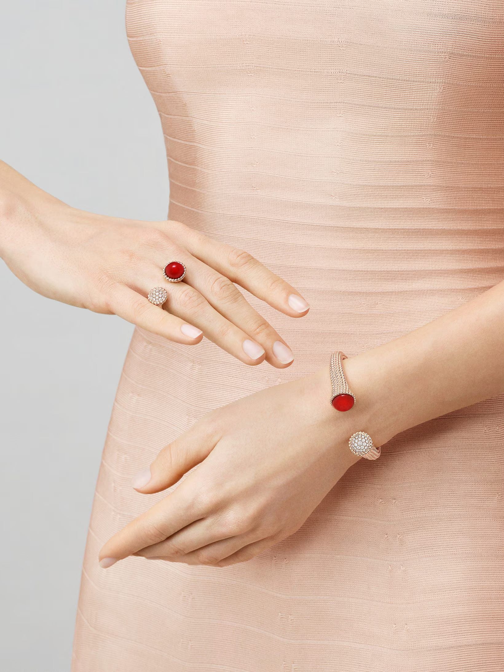Van Cleef & Arpels Perlée couleurs Between the Finger ring , Carnelian