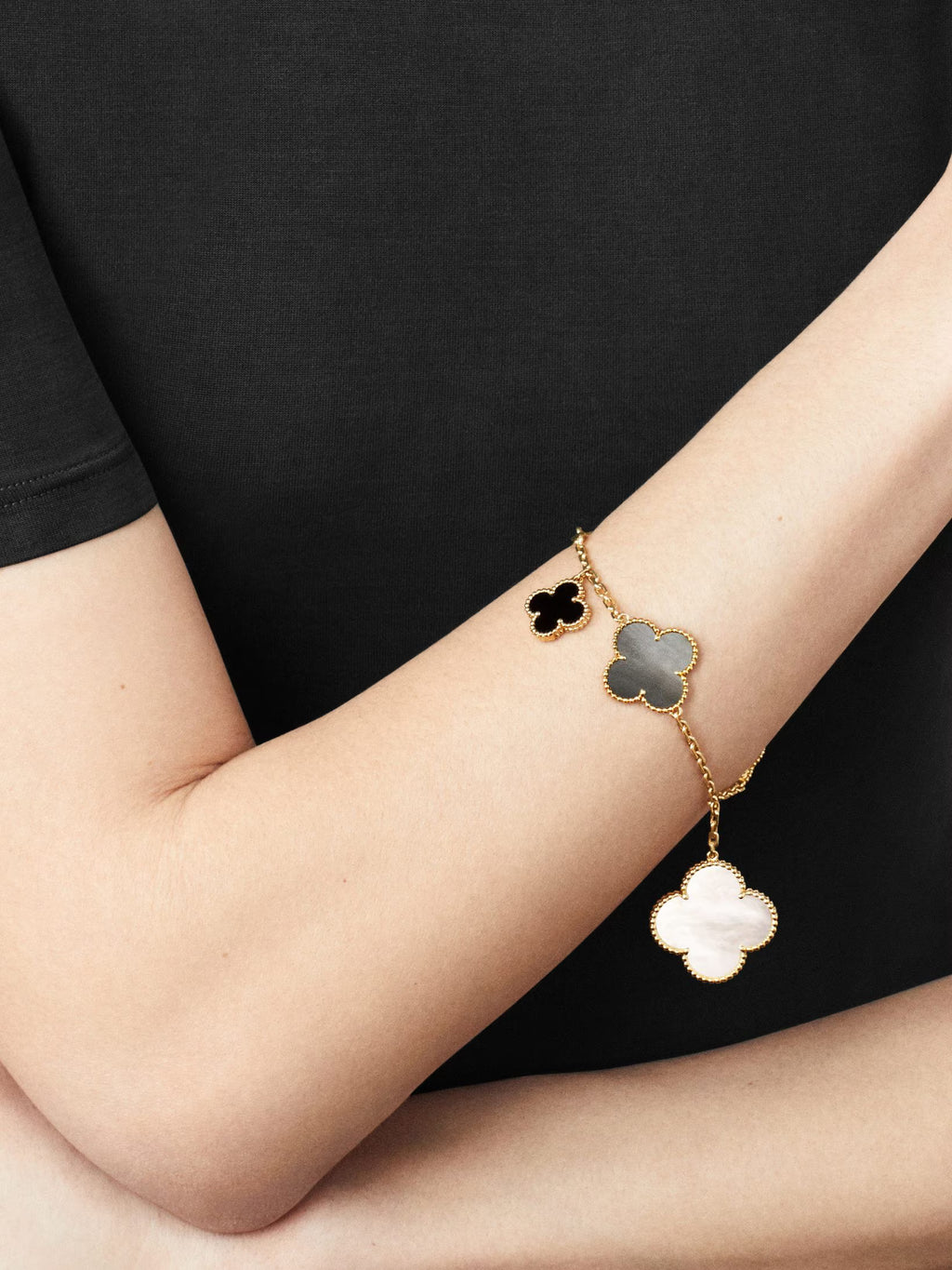 VAncleef & Arpels Magic Alhmabra 5 Motifs Bracelet