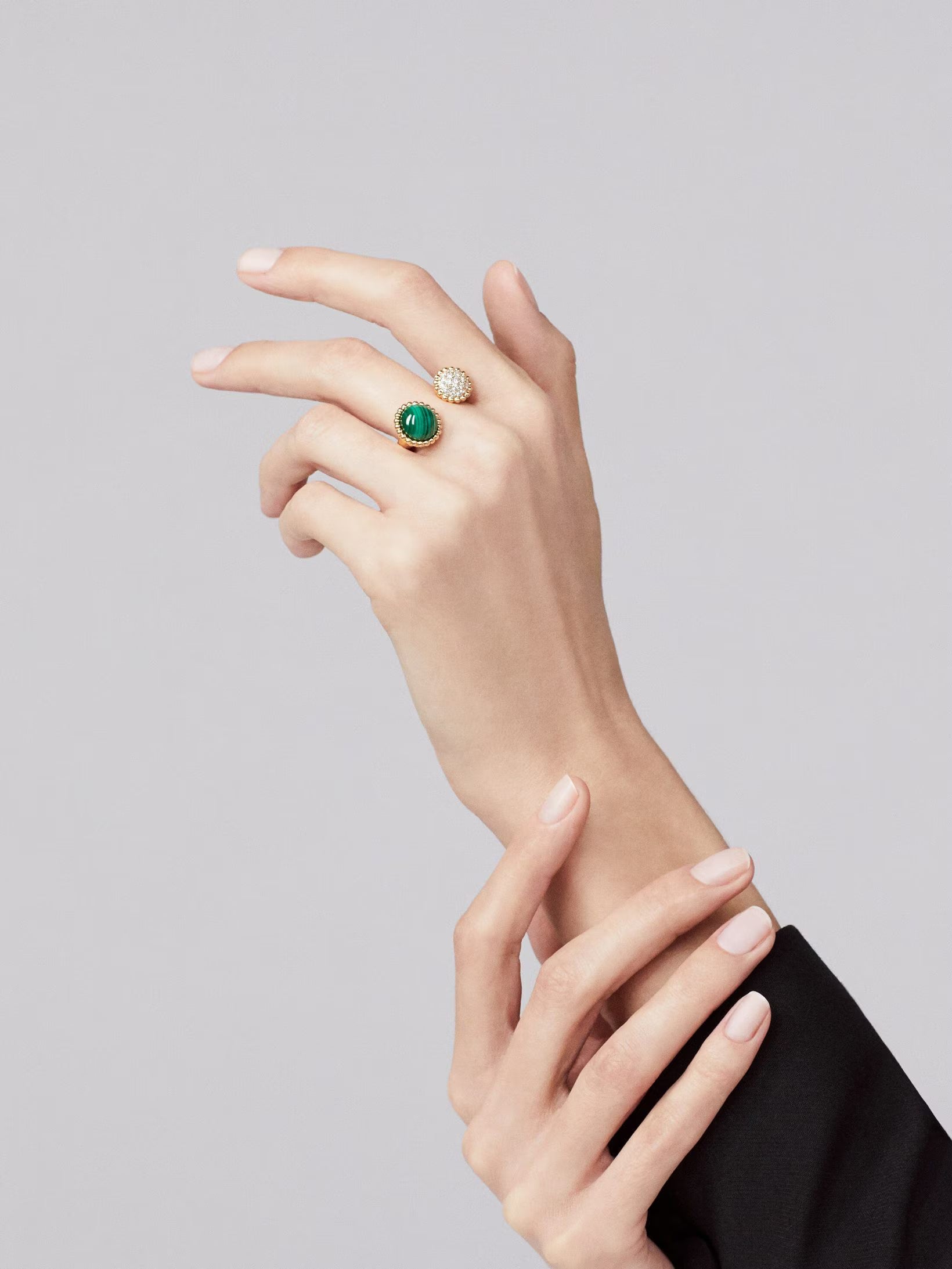 Van Cleef & Arpels Perlée couleurs Between the Finger ring