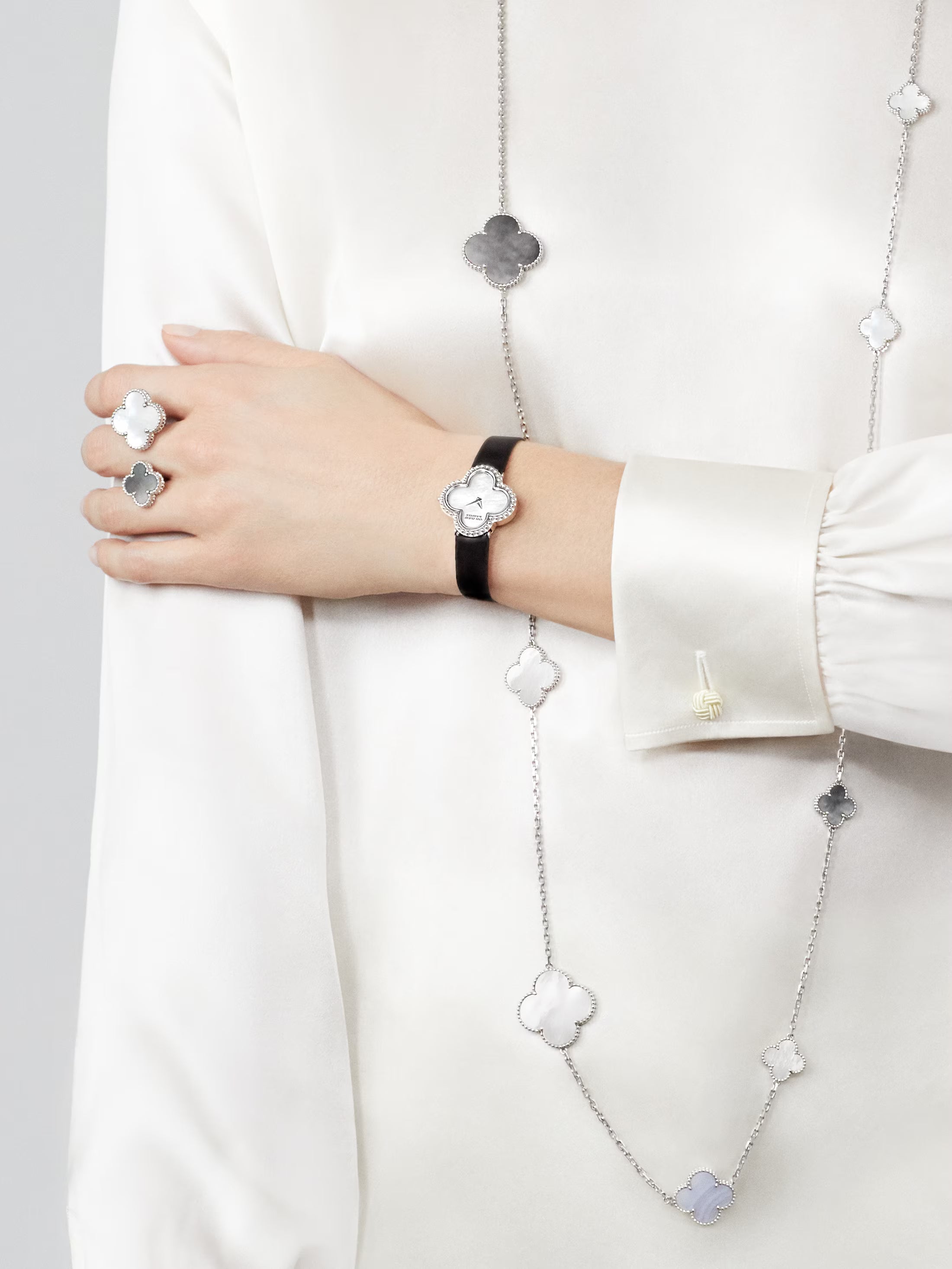 Van Cleef & Arpels Magic Alhambra Between Finger Ring