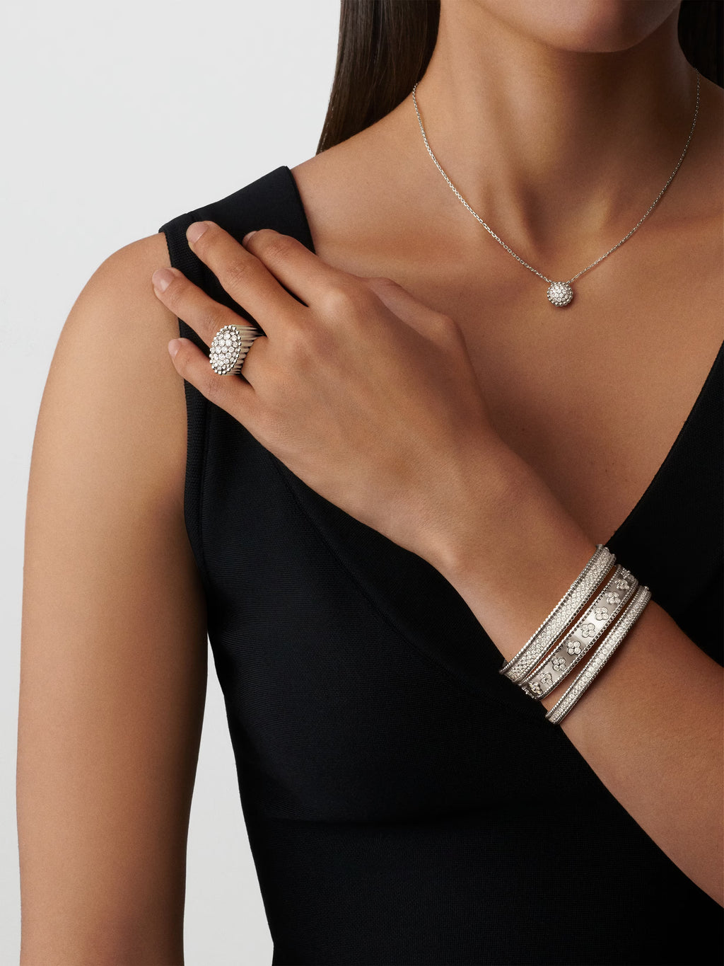 Vancleef & Arpels Perlee Colvers Bracelet