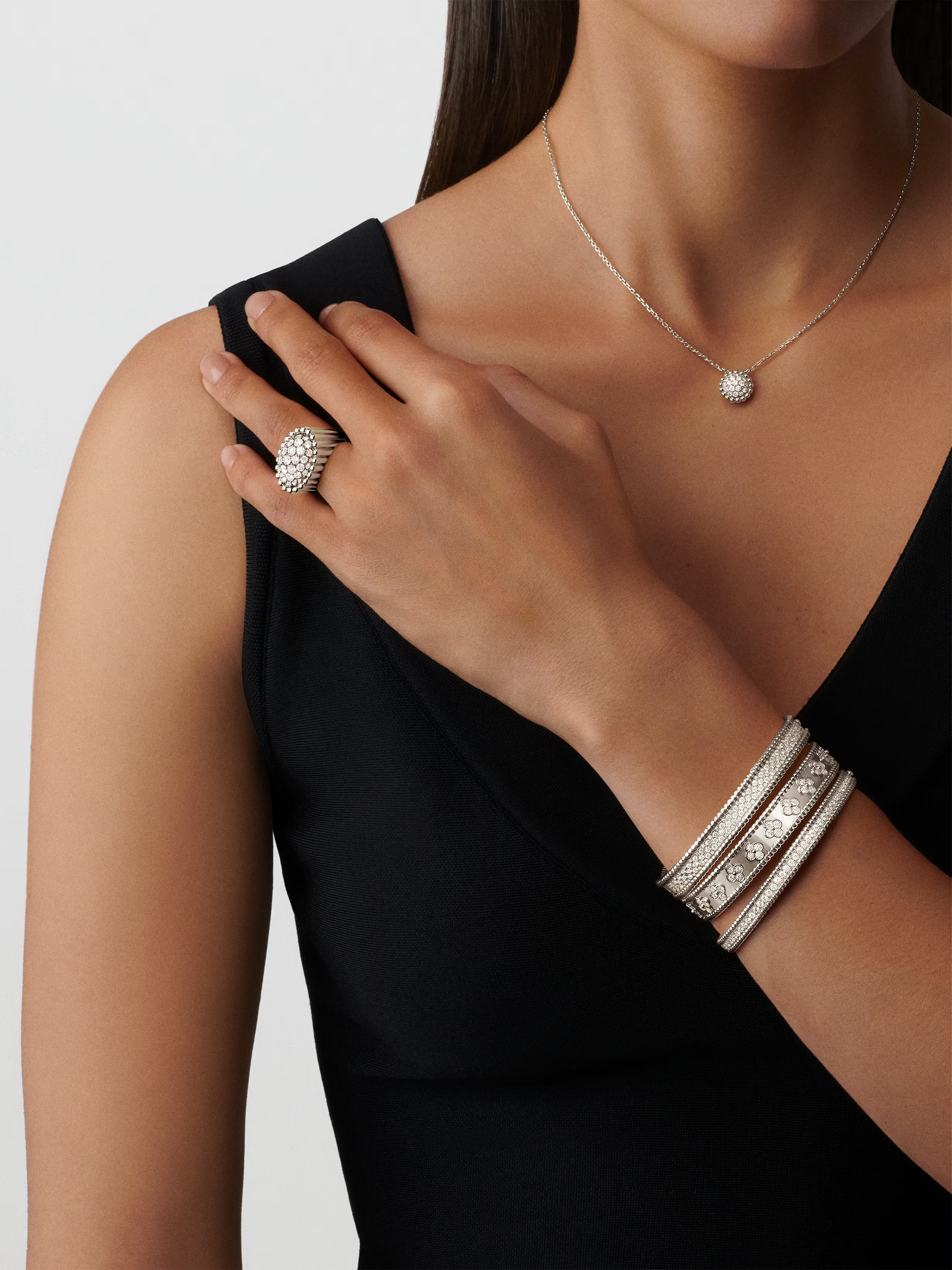Vancleef & Arpels Perlee Colvers Bracelet