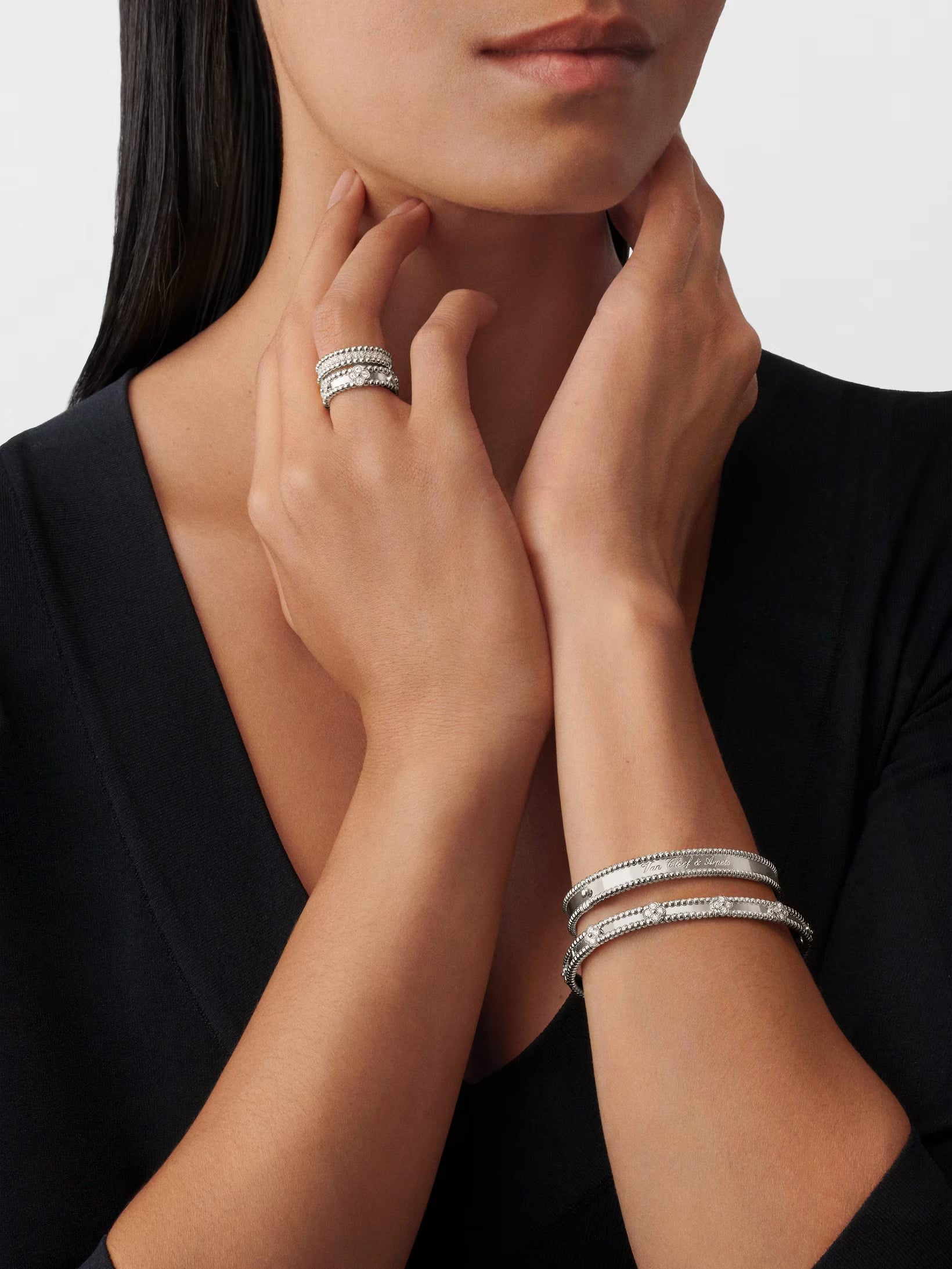 Van Cleef & Arpels Perlee Diamond Ring 1 Row