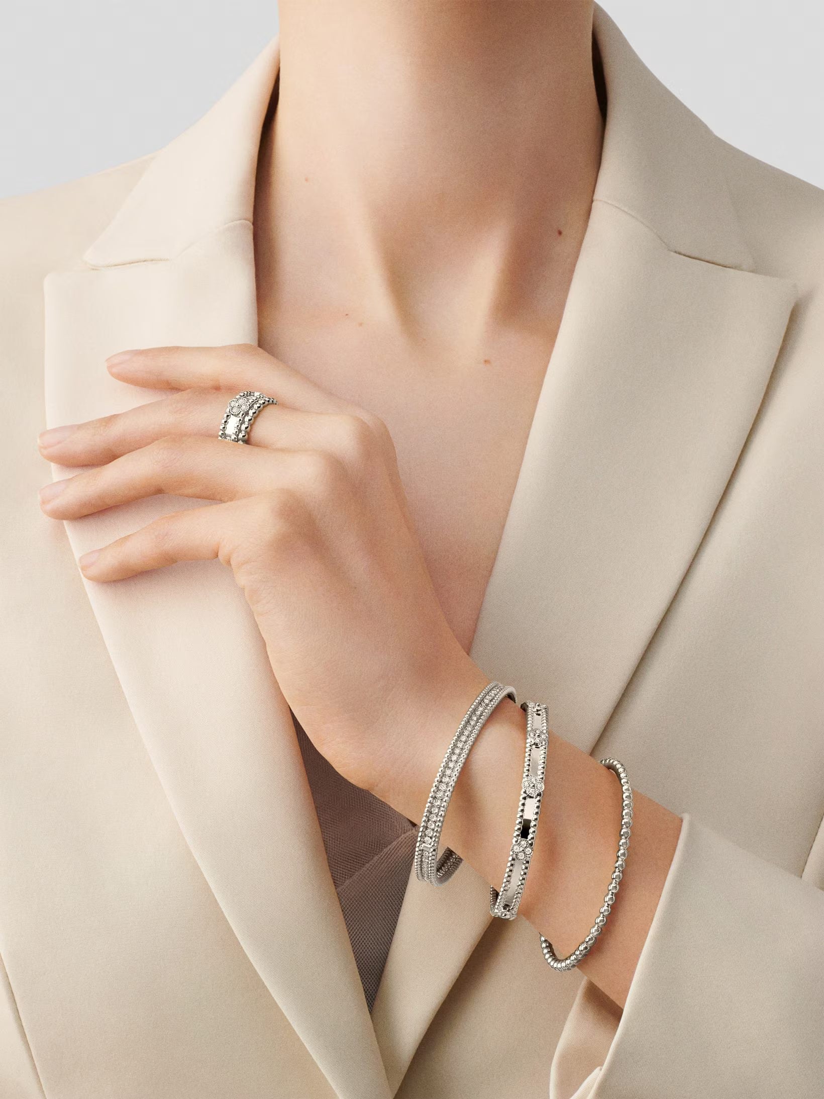 Van Cleef & Arpels Perlée sweet clovers ring
