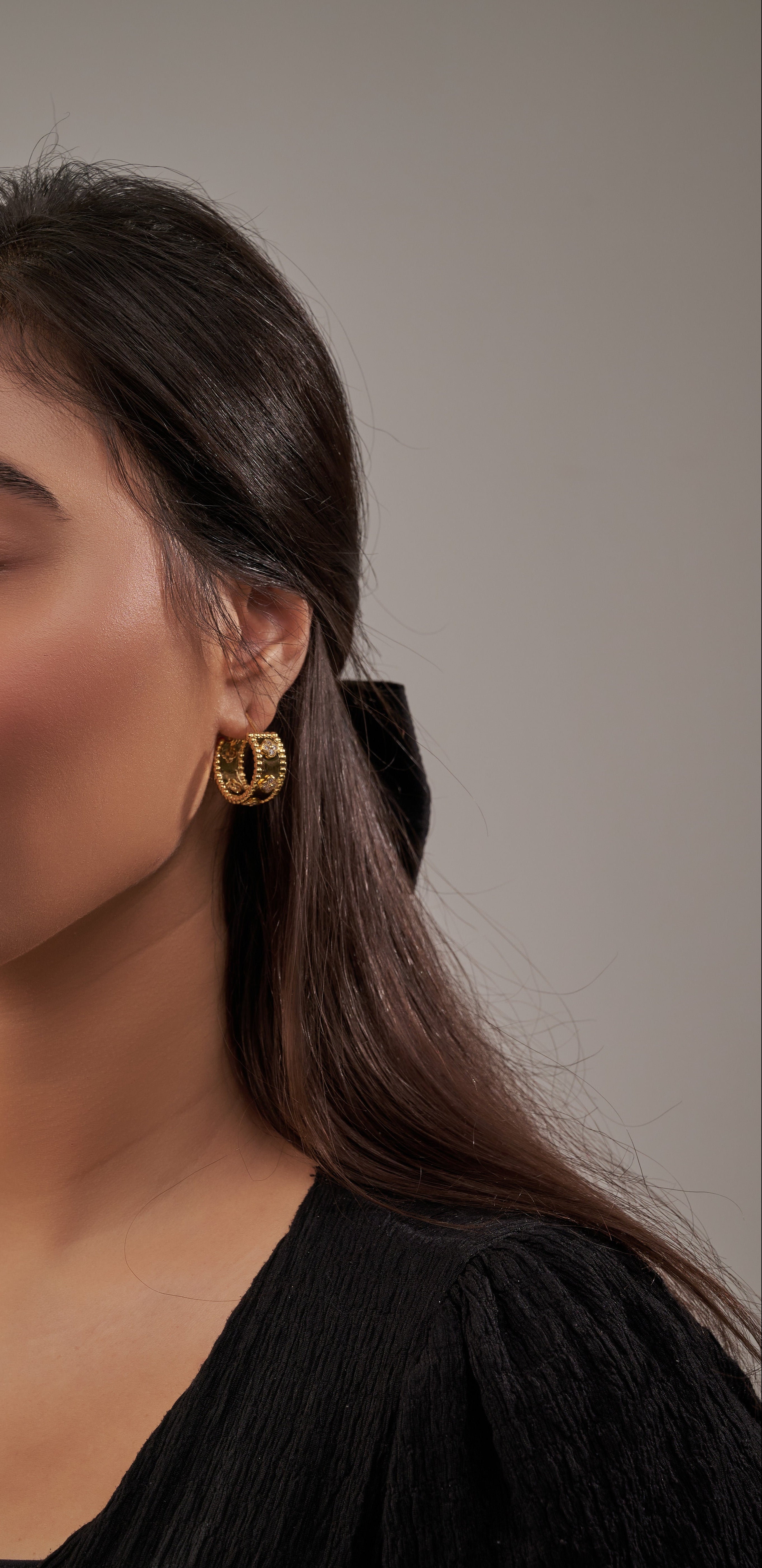 Vanclef & Arpels Earings ( Yellow gold , diamonds )