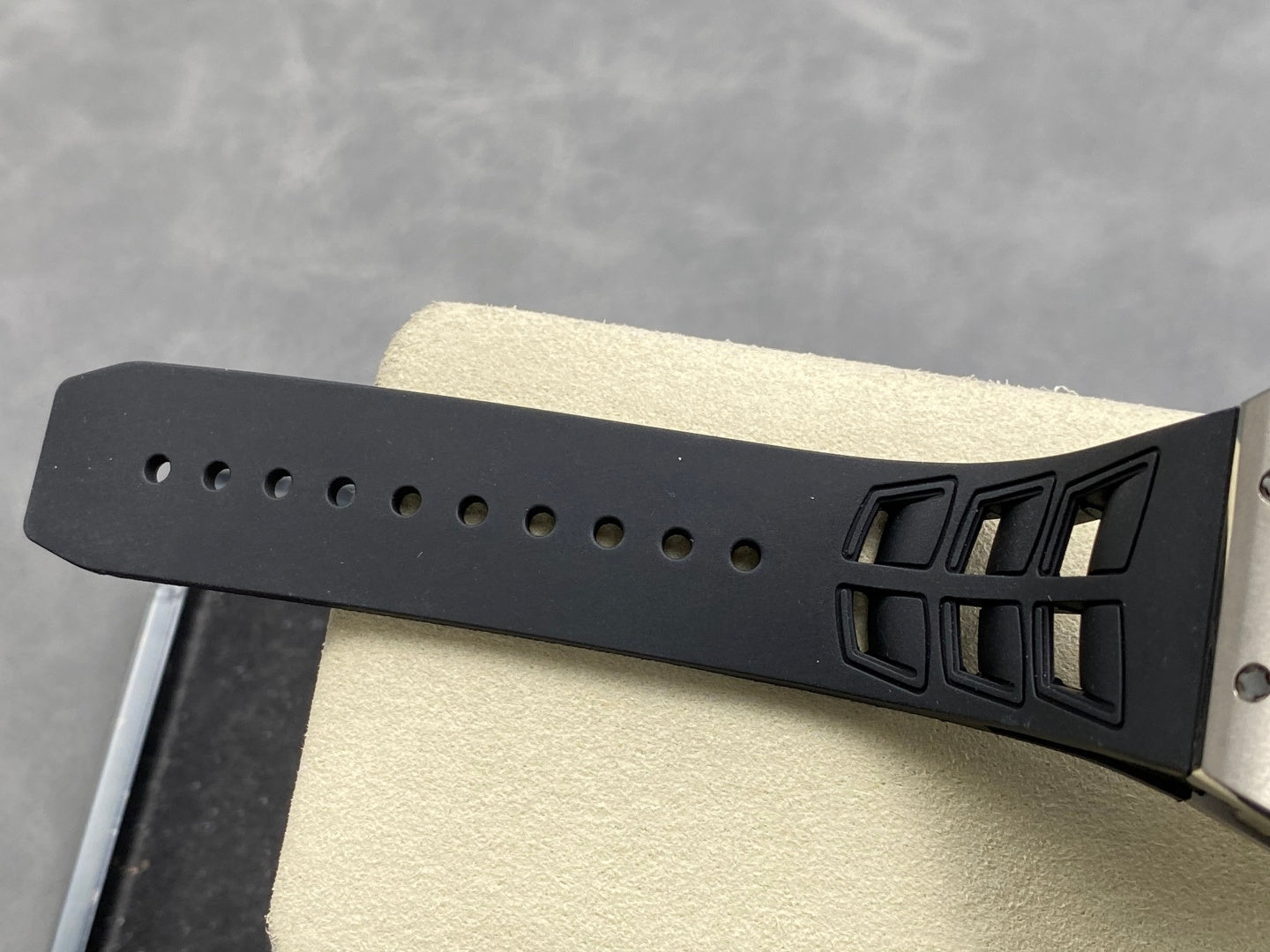 RM 30-1 Titanium x Black