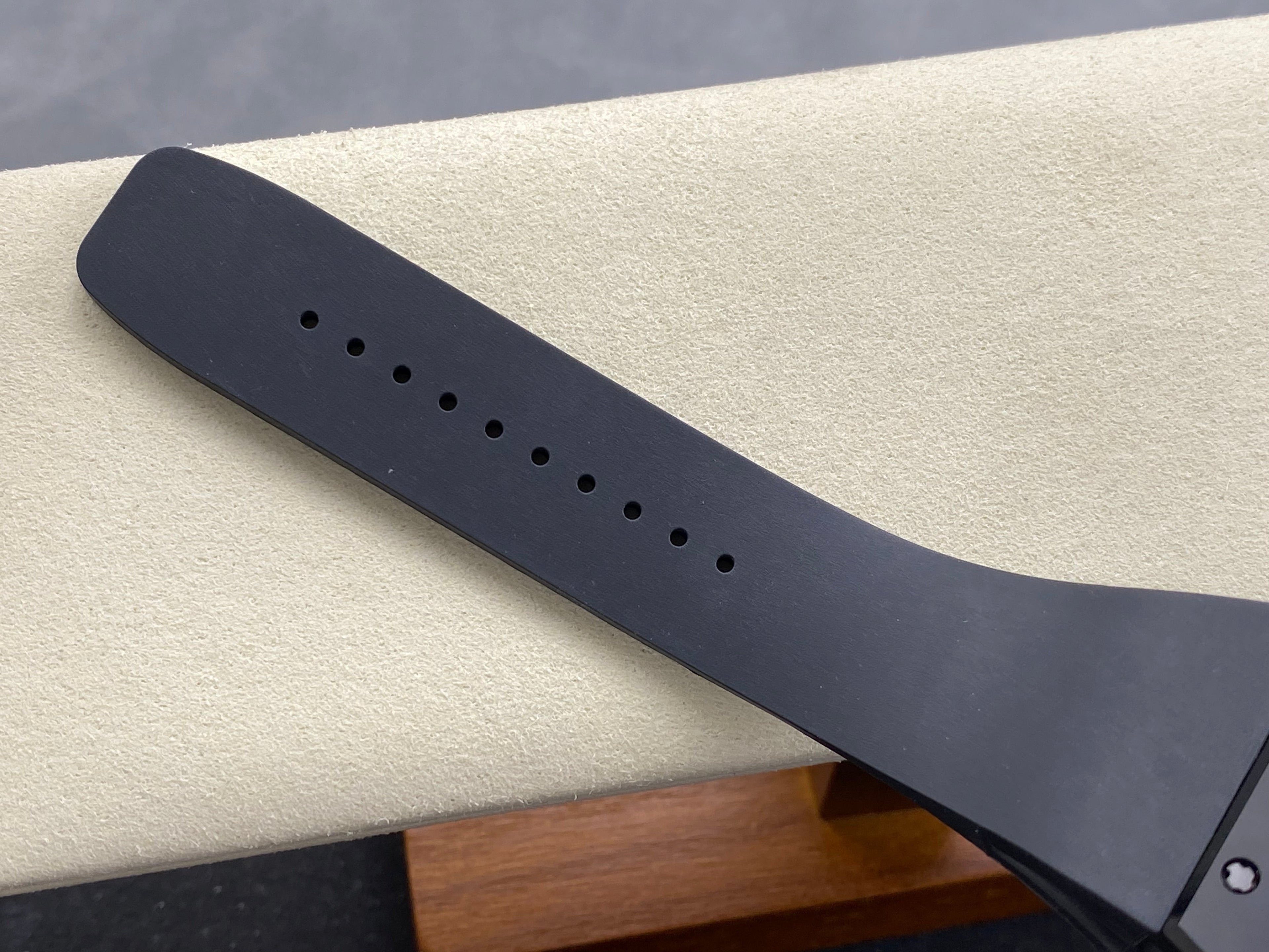 RM 61 Black Ceramic