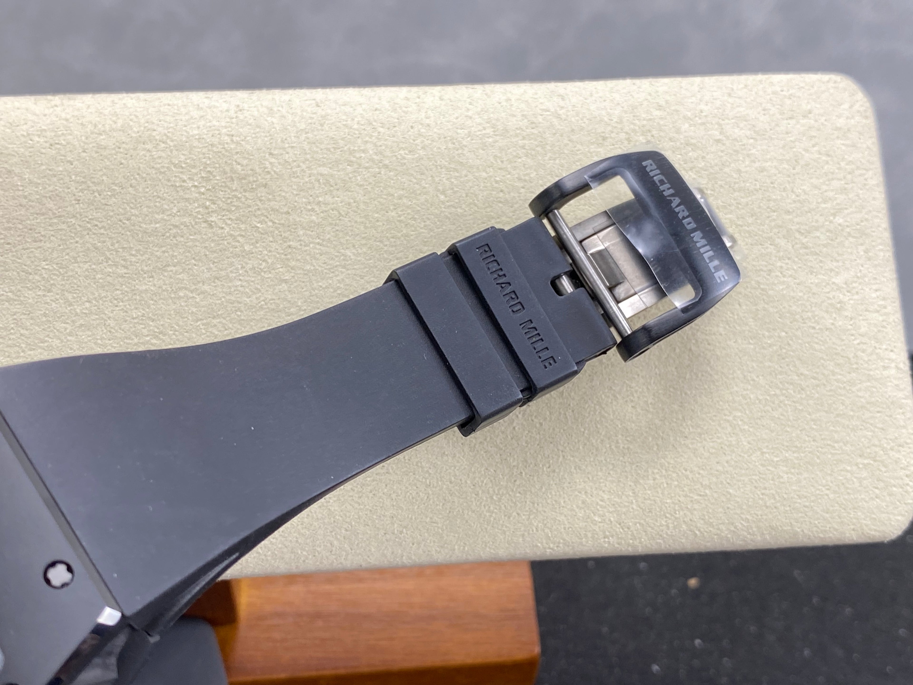 RM 61 Black Ceramic