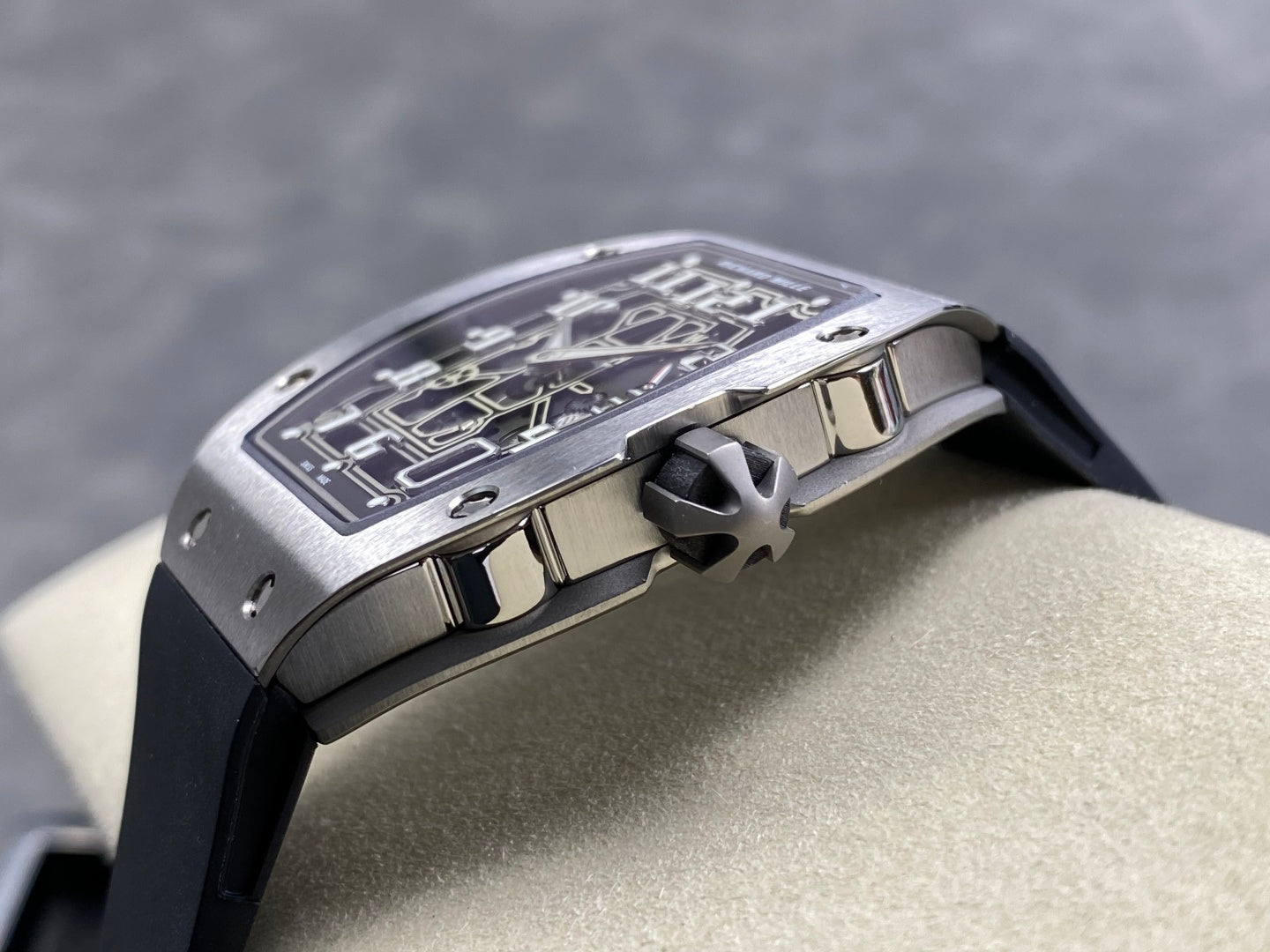 RM 67-01 Titanium x Black