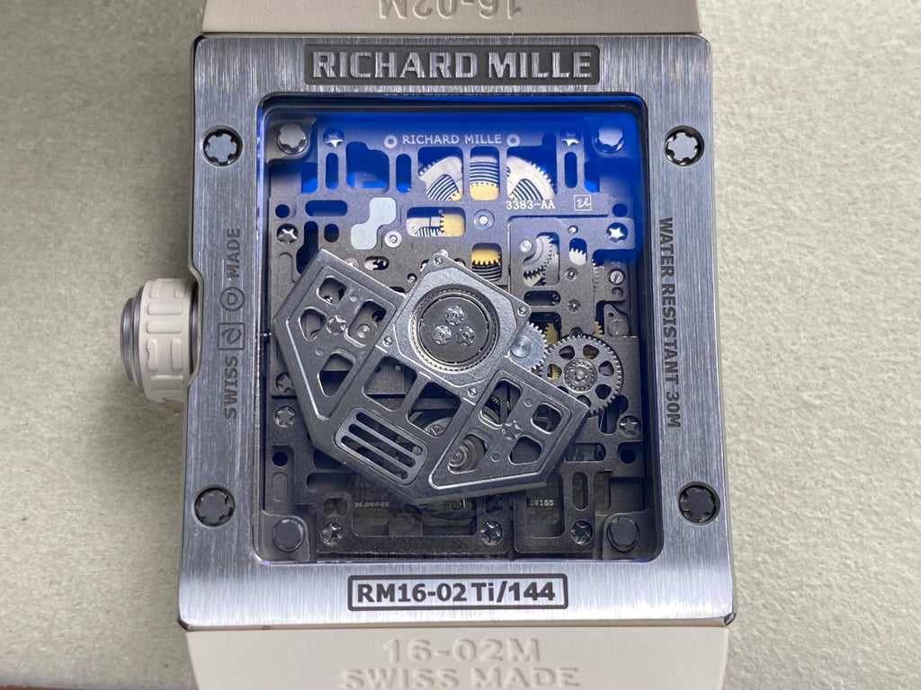 RM 16-02 Titanium x Ivory White