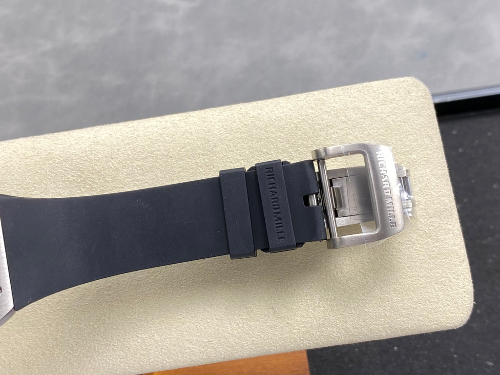RM 67-01 Titanium x Black