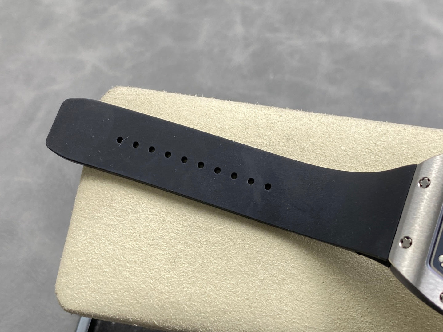 RM 67-01 Titanium x Black