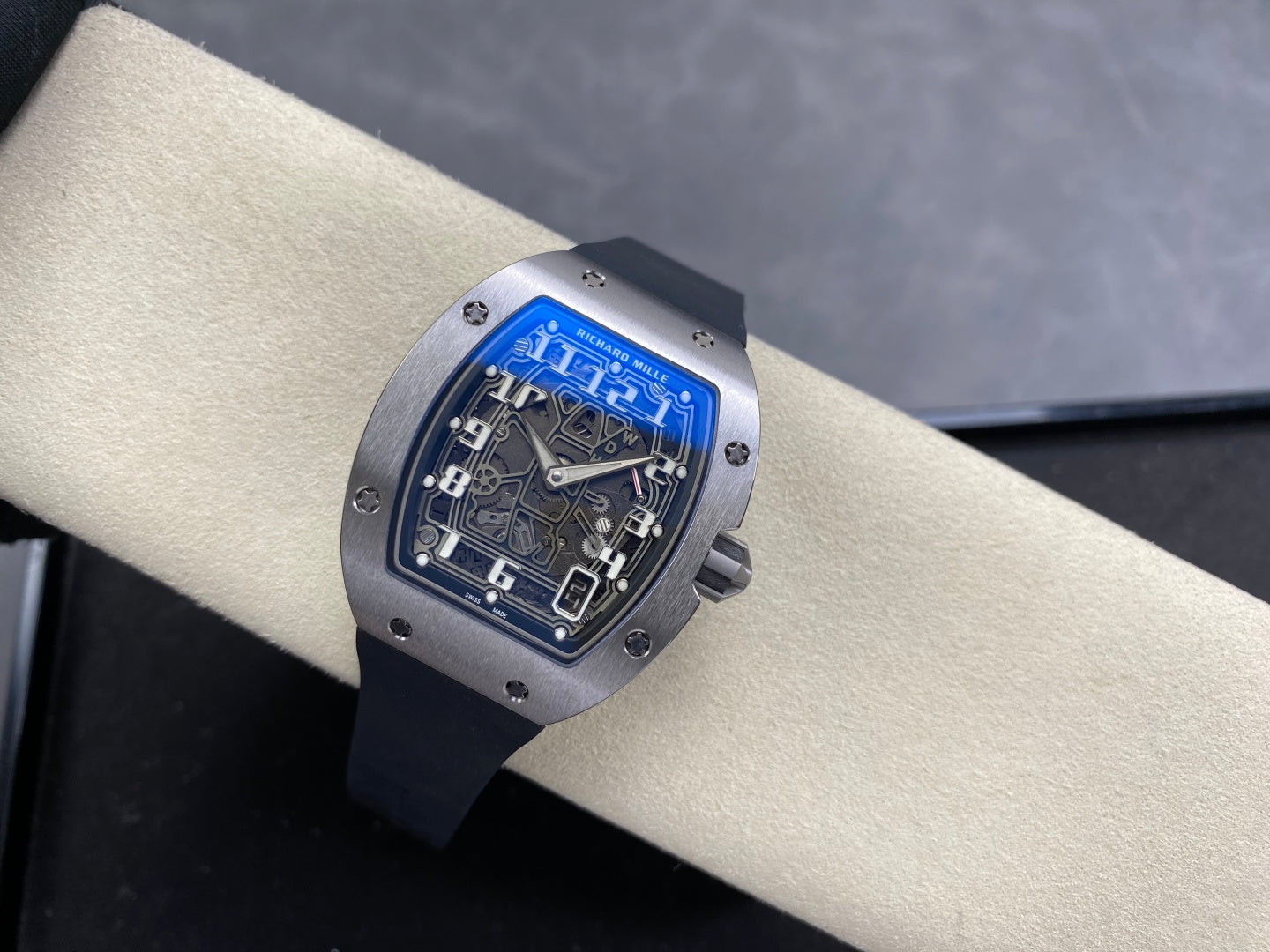 RM 67-01 Titanium x Black