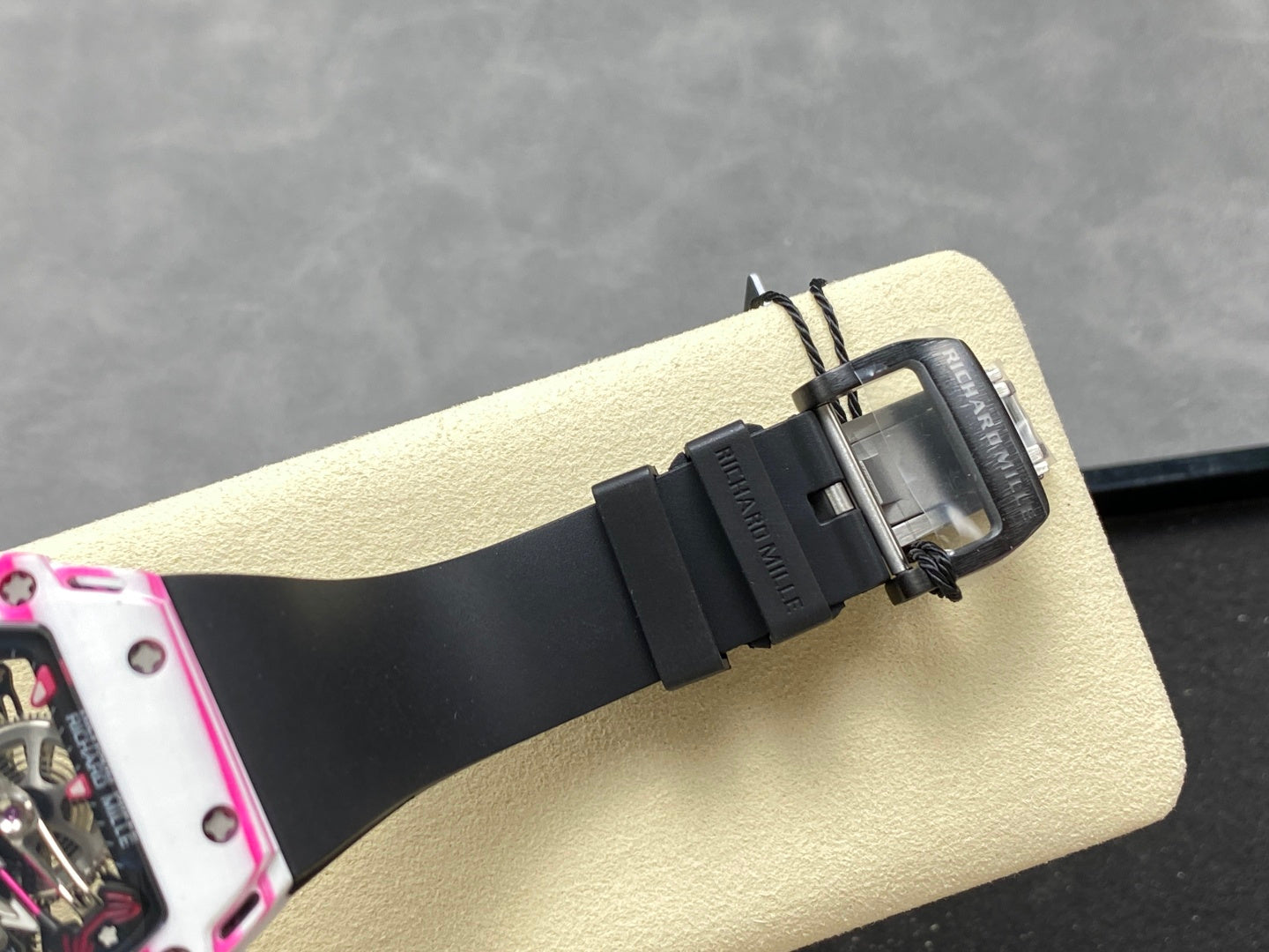 RM 38-02 White x Pink Carbon